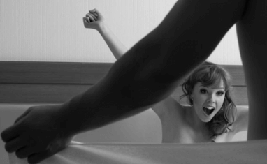 The woman was surprised by the member of the member's size with the help of soda